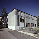 Aujourd’hui musée dédié à Alvar Aalto, ce bâtiment fut conçu en 1955, pour abriter son propre bureau. Largement ouverte sur la cour pour obtenir un éclairage naturel optimal, l’architecture reprend la forme d’une douce courbe.