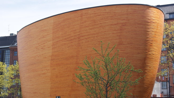 K2S Architectes ont souhaité construire une chapelle calme, protégée de l’agiation et du bruit de la ville immédiate.