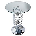 En acier chromé et verre trempé, la table Ressort d’Atylia fait partie des meubles modulables, grâce à son piétement destiné à revoir les magazines. Idéal dans les petits espaces, elle incarne une certaine modernité.