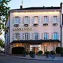 A Chagny-en-Bourgogne, l’hôtel-restaurant de « Lameloise » est l’adresse idéale pour un week-end en amoureux. Ancienne poste de relais, le lieu est chargé d’histoire, puisqu’il existe depuis le XVème siècle.