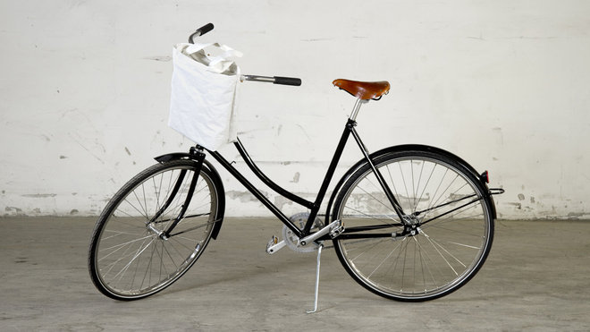 Sac de shopping Carry 2 pour SavetheC, idéal pour les voyages à vélo à Helsinki.