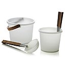 En Finlande, le sauna est un art véritable art de vivre. Pentagon Design revisite le kit pour sauna pour Orthex. En Finlande, le sauna est un art véritable art de vivre. Pentagon Design revisite le kit pour sauna pour Orthex.