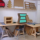 L'atelier Carton Addict vous accueille pour fabriquer vos meubles dans cet espace dédié au carton.