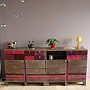 Buffet bien solide pour accueillir toute la vaisselle.