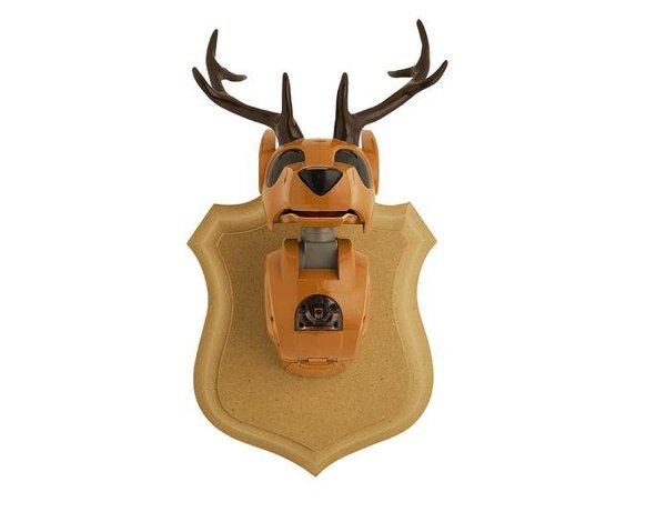 Le trophée se décline en buste de robot avec France Cadet, qui réagit au mouvement du spectateur, en tournant la tête dans sa direction. Les yeux s’allument alors que la bouche s’entrouvre, pour exprimer son cri selon sa distance.