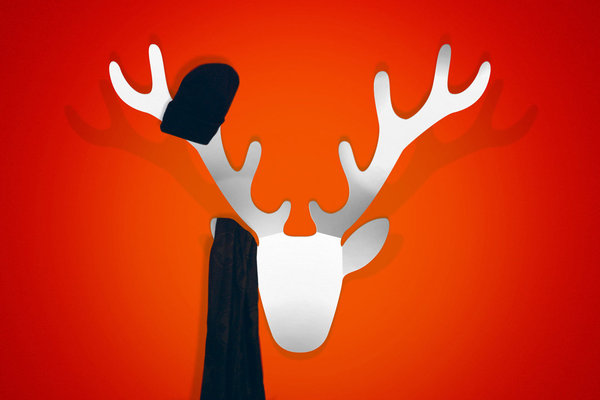 Structure d’acier, le trophée de Cosmoligne.com n’est pas un simple trophée, puisque les bois de l’animal permettent de recevoir les vêtements d’extérieur en servant de porte-manteau. Idéal pour décorer une entrée ou un couloir, grâce à sa fonctionnalité.