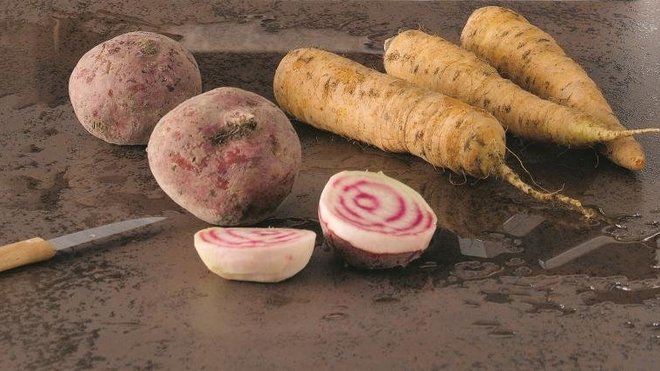 Prêt à tailler, blanchir et déglacer les légumes anciens? Prêt à tailler, blanchir et déglacer les légumes anciens?