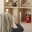 On peut choisir de laisser la maison en bois brute.