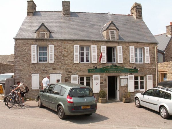 La Malle aux Epices, une excellente table de la péninsule à l’ouest du Cotentin, pays rude et sauvage avec des paysages à couper le souffle.