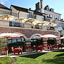 A 150 km de la capitale, le premier Relais Châteaux hors d’Ile-de-France est octroyé à l’hôtel-restaurant la « Côte Saint-Jacques ».