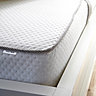 Naturellement respirant et sain, le latex apporte un excellent soutien tout en favorisant la circulation de l'air. Avec un garnissage 85 % latex naturel et 15% de latex synthétique densité 70kg/m3, et un rembourrage 100% laine d'agneau, le matelas Sultan Edsele affiche de belles performances. Prix public indicatif : 559 € en 140x200 cm, Ikea.