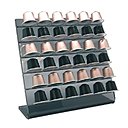 En toute simplicité, Maison Ludique propose un porte-capsule acryl Sefama, sous la forme d’une étagère pouvant recevoir jusqu’à 36 capsules. Alors que vos capsules seront toujours à portée de main, vous pourrez créer de véritables tableaux de couleurs.