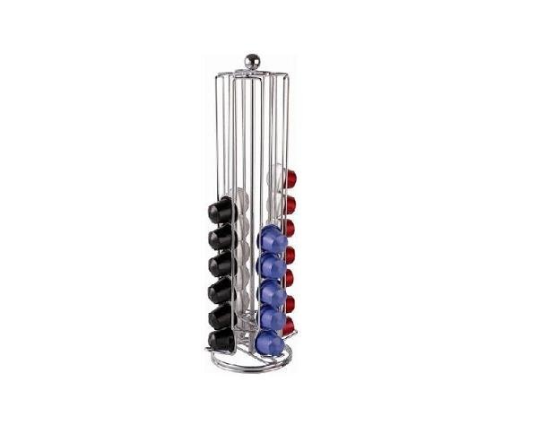 Dans un acier chromé, la structure du distributeur à capsules de Loft Attitude se déploie sur la hauteur, accentuant son caractère industriel. Son système rotatif permet de ranger jusqu’à 40 capsules, afin de ne jamais se trouver en rade au matin.