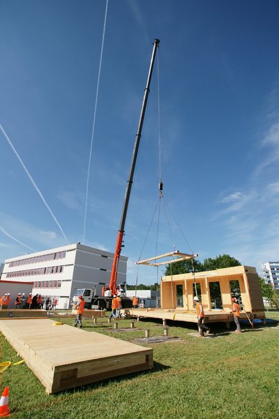 Conçue par les étudiants du Centre Arts et Métiers Paris Tech, la maison Sumbiosi est construite à l’échelle réelle à Bordeaux, afin de participer au concours Solar Decathlon Europe.