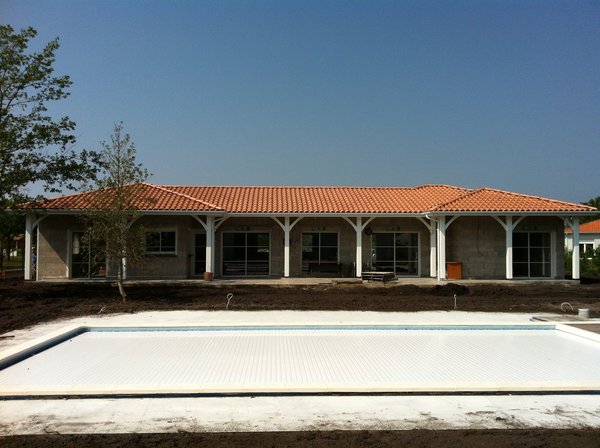 Que ce soit pour un bâtiment officiel ou la maison d’un particulier, le béton de bois s’adapte à toutes les constructions, à condition qu’elles n’excédent pas les 28 mètres de hauteur.