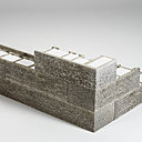 La présence de bois dans les blocs donne une légèreté au matériau, dont le poids de 20 kg facilite la manipulation. Sans colle ni liant, ils s’empilent les uns sur les autres, afin de former un coffrage solide, aux propriétés imputrescibles et ininflammables. La présence de bois dans les blocs donne une légèreté au matériau, dont le poids de 20 kg facilite la manipulation. Sans colle ni liant, ils s’empilent les uns sur les autres, afin de former un coffrage solide, aux propriétés imputrescibles et ininflammables.