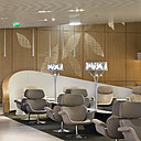 Sérénité et détente seront au rendez-vous dans le nouveau salon d’Air France, équipé de technologie de pointe entre tablettes et iPads à disposition. Le lieu propose un service de restauration et de soins de beauté Clarins.