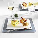 Les produits Mealplak sont fabriqués en France, en Provence. Ils sont diffusés au sein d’un réseau spécialisé dans l’art de la table haut de gamme.