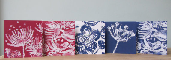 Impression de motifs floraux sur cartes