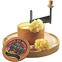 Inventée par Nicolas Crevoisier, la girolle fête en 2012 l’anniversaire de ses 30 printemps. Afin d’obtenir de fins copeaux de Tête de Moine, le mécanicien de son état à l’idée d’un système, de racler le fromage grâce à un mouvement rotatif.