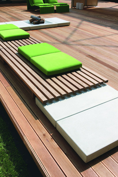 FILO – SABZ. Banc composé de lattes en Sassafra, édité par Paola Lenti. Designer  Bastetti Associati. Dimensions  L 200 x P 74 x H 18 cm