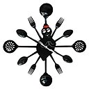 Sur un fond de couverts en métal noir, Barbamama vous donne l’heure dans la cuisine avec cette horloge d’Heliopresto. Chacun des ustensiles représente l’un des douze chiffre, permettant de marquer le temps avec originalité. Sur un fond de couverts en métal noir, Barbamama vous donne l’heure dans la cuisine avec cette horloge d’Heliopresto. Chacun des ustensiles représente l’un des douze chiffre, permettant de marquer le temps avec originalité.