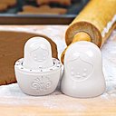 Comme tout le monde le sait, une poupée russe peut en cacher une autre. Avec Cerise sur la Déco, elle dissimule un minuteur de la marque Fred, qui vous préviendra dès que la cuisson de vos petits plats est arrivée à son terme. Comme tout le monde le sait, une poupée russe peut en cacher une autre. Avec Cerise sur la Déco, elle dissimule un minuteur de la marque Fred, qui vous préviendra dès que la cuisson de vos petits plats est arrivée à son terme.