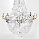 De style montgolfière, ce lustre « Corbeille » d’Ombres et Facettes est une composition de bronze oxydé et pampilles cristal. Fuselé à sa base, il s’arrondit amplement dans une courbe féminine.