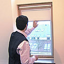 Etape 9 : Le store est prêt à l'utilisation pour de longues nuits dans le noir complet. Etape 9 : Le store est prêt à l'utilisation pour de longues nuits dans le noir complet.