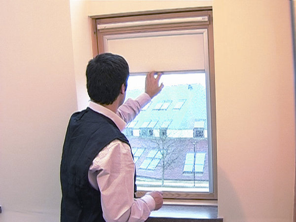 Etape 9 : Le store est prêt à l'utilisation pour de longues nuits dans le noir complet.