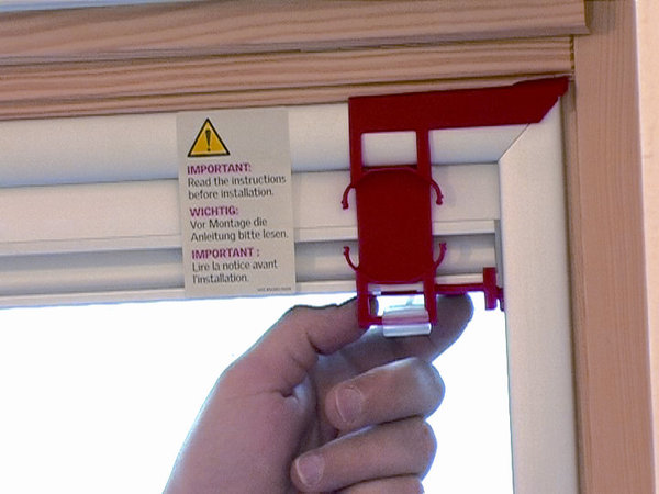 Etape 8 : Retirer les supports en plastique.