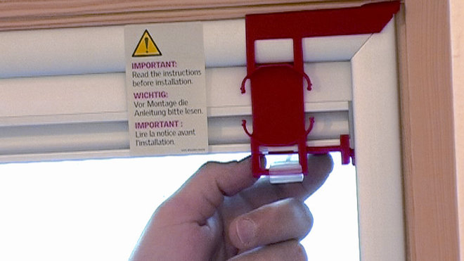 Etape 8 : Retirer les supports en plastique. Etape 8 : Retirer les supports en plastique.