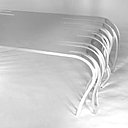 Dessinée par Julie Brunaud pour Sllov, la table basse « Octopus » en verre acrylique se déploie d’une dizaine de tentacules, qui semblent plus vraies que nature, avec l’irrégularité de leurs positions respectives.