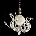 Travaillant à la main le plâtre, la résine époxy et l’argile, les lustres d’Adam Wallacavage prennent l’apparence de véritables sculptures, où la légèreté des formes tend vers une recherche d’élégance et de simplicité.