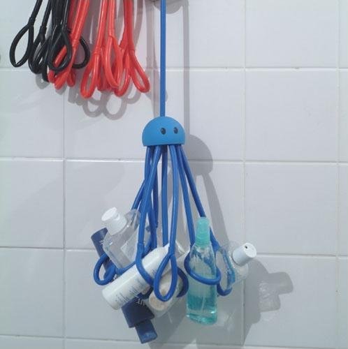 La pieuvre retrouve son milieu naturel dans la salle de bains, avec l’« Octopus » de Jens Widerberg pour PA Design. Ses huit tentacules peuvent recevoir les produits de bains, pour un rangement original et à portée de main. Chez Made in Design.