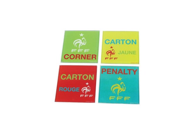 Fini les auréoles sur la table basse du salon avec les quatre dessous de verre de la Boutique FFF, qui arbore fièrement le coq comme mascotte.