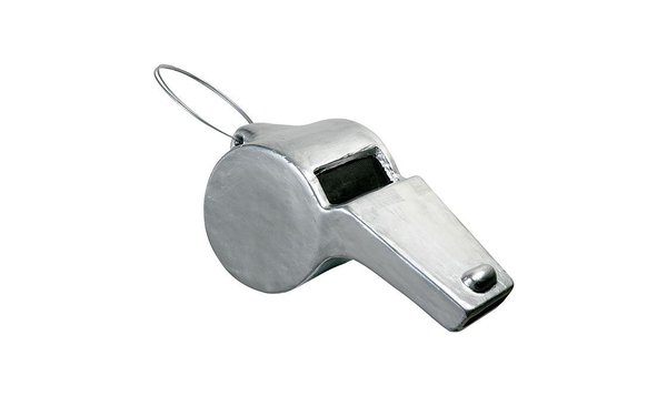 Une décoration sur le thème du football peut se limiter à quelques détails qui feront toute la différence comme ce sifflet d’arbitre XXL de Woerner Shop. En mousse dure, il est muni d’un anneau en fil de fer, offrant la possibilité de le suspendre.