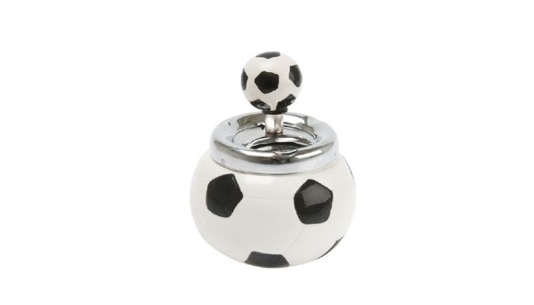 Avec le cendrier « Football » de Basics Corner, les fans du sport au ballon rond vont être comblés, grâce à son aspect décoratif et son côté pratique.