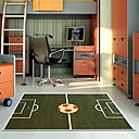 Décorer la chambre des enfants avec un tapis « terrain de foot » de Basics Corner vous offrira l’occasion de les voir combler, en leur proposant un espace de jeu digne de celui que leurs footballeurs préférés foulent du pied.