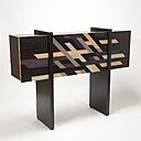 Avec la ligne élémentaire, le studio Patternity fait la part belle aux matériaux naturels, avec pour vedette le chêne. Avec un travail de précision, le studio réinvente la marqueterie, afin de jouer sur les motifs.