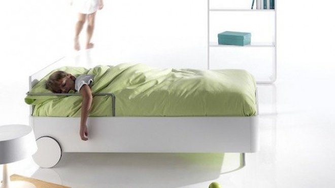 Ceci est un lit! une fois trop petit il se transformera en bibliothèque. Ceci est un lit! une fois trop petit il se transformera en bibliothèque.