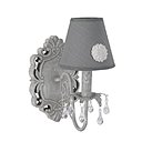 Créer une ambiance kitsch avec la lumière ? Rien de plus simple avec l’applique grise de Mathilde M. Avec ses cristaux pampilles et son camée, elle sera parfaite pour recréer le faste de Versailles à la maison.