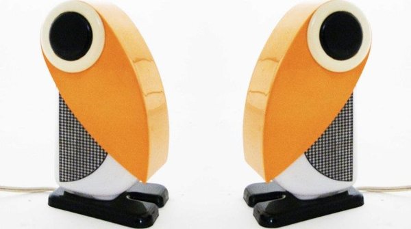 Comme tous les mouvements, le kitsch possède ses objets emblématiques à l’instar de cette lampe « Toucan » d’Edmond. En plastique, son bec s’oriente pour déplacer le faisceau de lumière aux gré des envies.