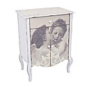 Les anges font le bonheur d’une ambiance kitsch, où la fantaisie fait place à la pureté, comme ce bahut « Anges amoureux » de Mathilde M, idéal dans une chambre romantique ou dans une entrée qui manque de style.