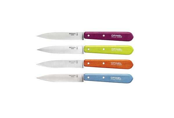 En coffret ou à l’unité au BHV, le couteau d’office d’Opinel se décline en couleurs acidulées, pour apporter de la bonne humeur en cuisine : aubergine, vert pomme, bleu azur, il y en a pour tous les goûts.