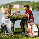 Comme chacun le sait, une glacière peut être très lourde. Pour faciliter son déplacement, Campingaz crée le « Picnic Quad », où la glacière se métamorphose en caddie sur roulette pour la transporter sur tous les terrains.