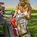 D’une capacité de 15 litres, le sac à dos isotherme de Campingaz « Cusco Picnic » est conçu pour organiser le repas lors d’activités en plein air. Pendant que vous profitez de votre promenade, les aliments restent au frais.