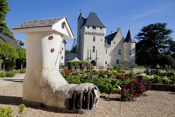 Outre une évocation de l’Histoire avec un grand H, le château garde un pied dans notre époque, en convoquant les arts et artistes contemporain, à l’image de la « Old Woman’s Shoe » d’Amy O’Neil.