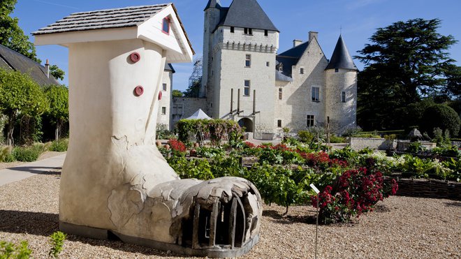 Outre une évocation de l’Histoire avec un grand H, le château garde un pied dans notre époque, en convoquant les arts et artistes contemporain, à l’image de la « Old Woman’s Shoe » d’Amy O’Neil.