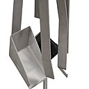 Des lignes très sobres et design pour ce serviteur en alu. 450 €. Barbecue & Co.